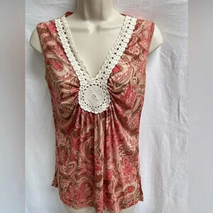 Cha cha Vente women’s size M pink /brown paisley top with crocheted neckline